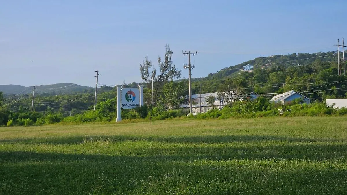 Apartment Compact Studio, Beach & Pool 204A Montego Bay