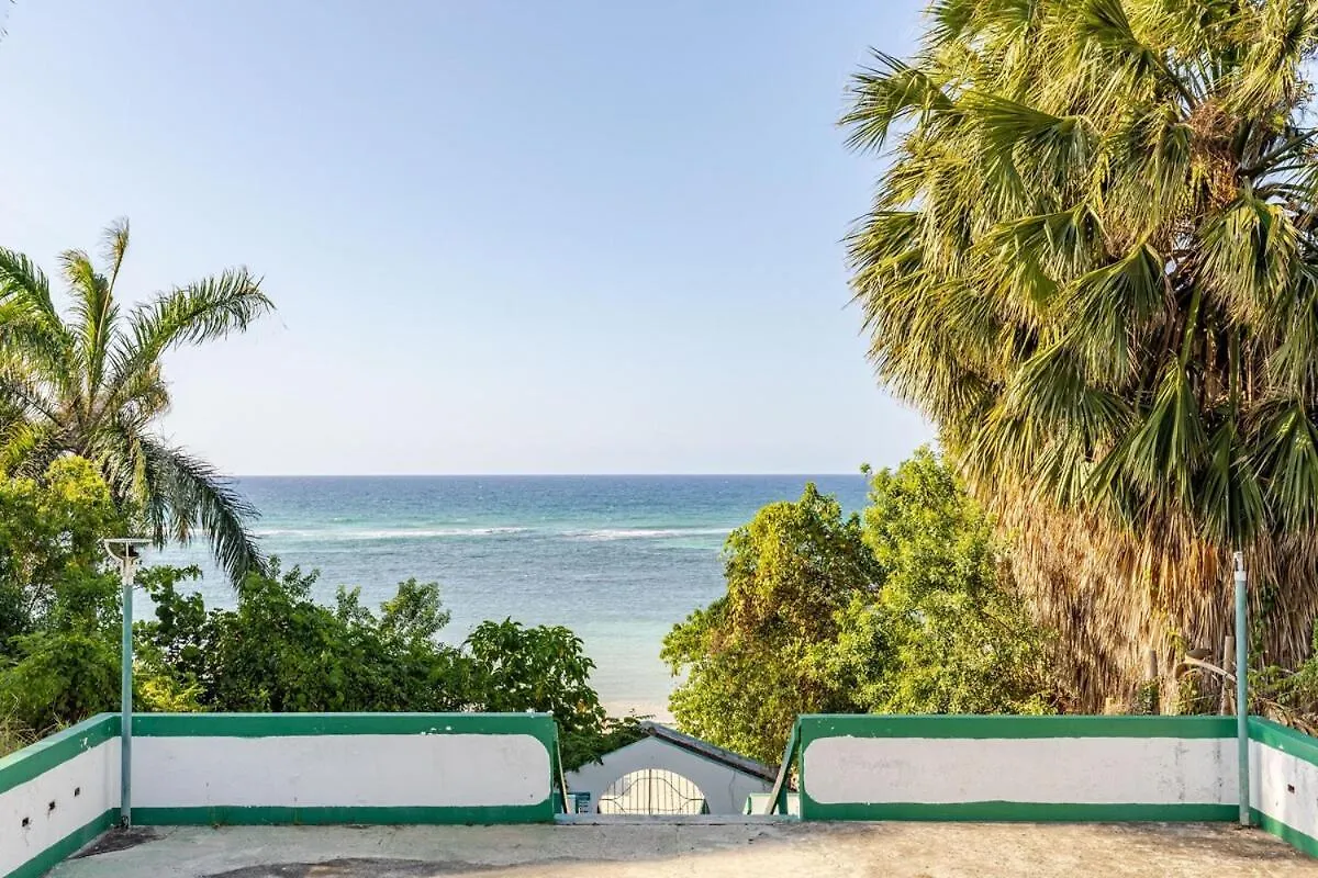 Compact Studio, Beach & Pool 204A Montego Bay Apartment